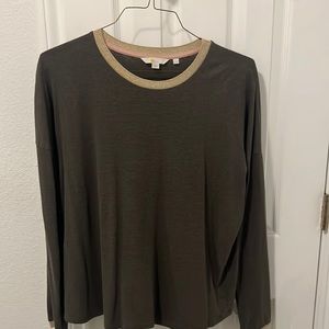 Fun Boden top with a bit of glimmer on collar and cuffs. Olive green worn twice